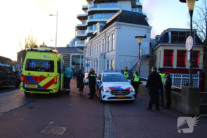 Omstander haalt te water geraakt persoon uit het water
