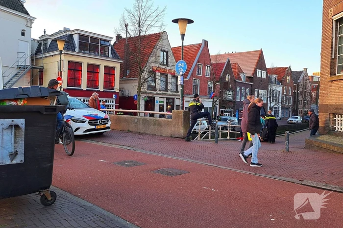 Omstander haalt te water geraakt persoon uit het water