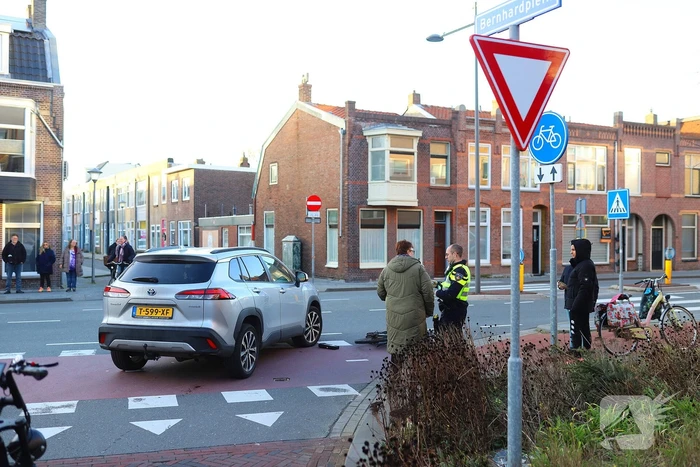 Fietser onderuit na aanrijding