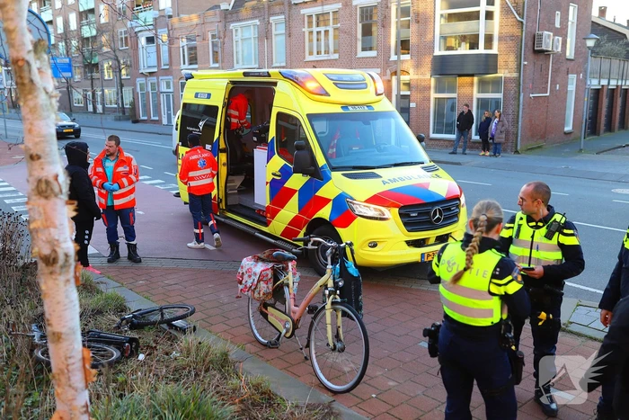 Fietser onderuit na aanrijding
