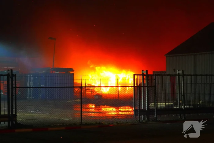 Zeer grote brand op industrieterrein