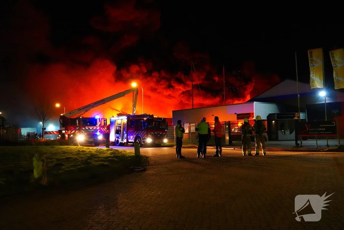 Zeer grote brand op industrieterrein