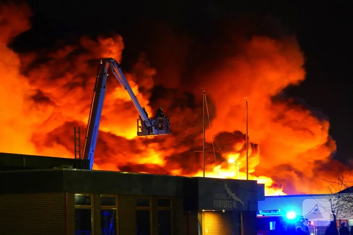 Zeer grote brand op industrieterrein