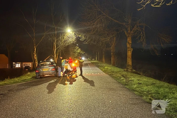 Auto raakt te water na ongeval bij kruising