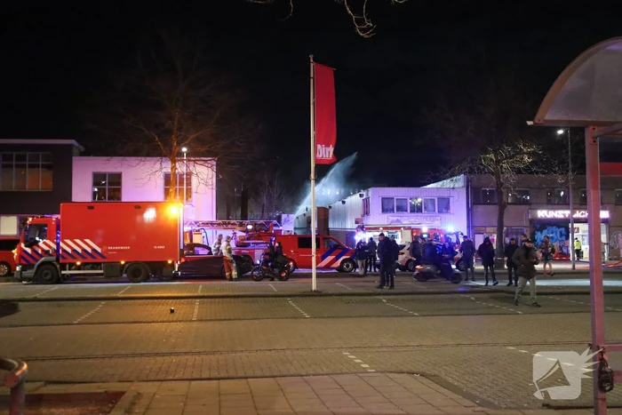 Grote brand bij verzamelgebouw voor bedrijven