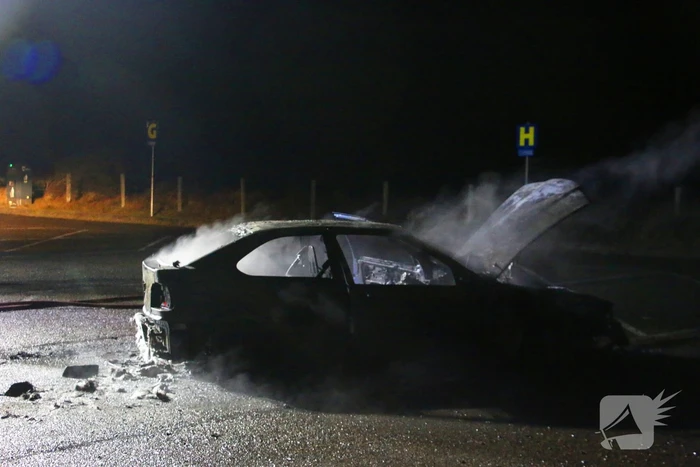 Personenauto verwoest door brand