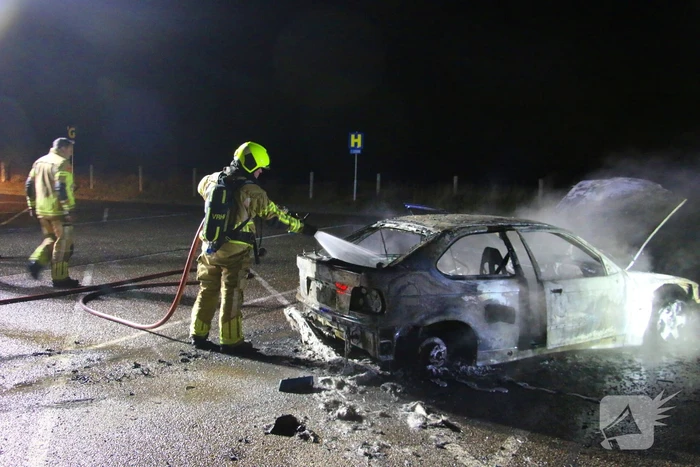 Personenauto verwoest door brand