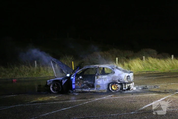 Personenauto verwoest door brand