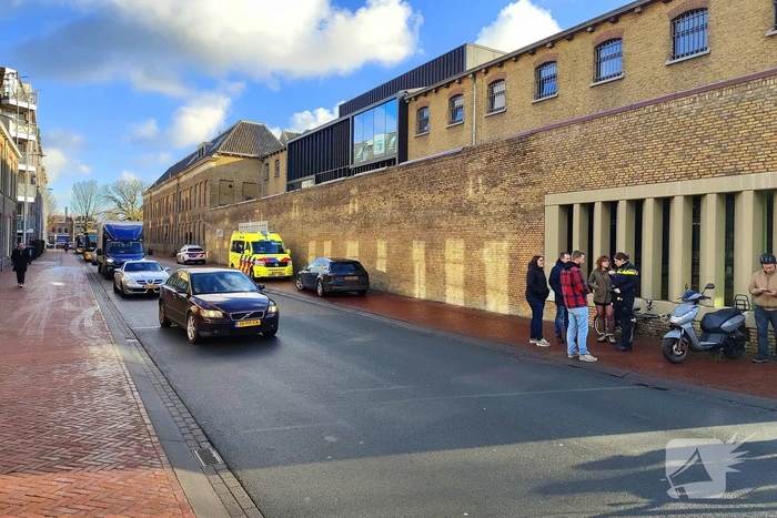 Ligdriewielfiets botst met scooter