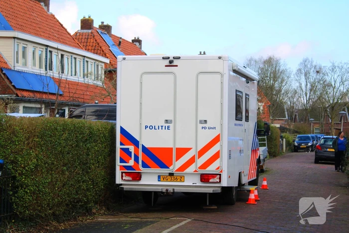 Forensische opsporing doet onderzoek in woning
