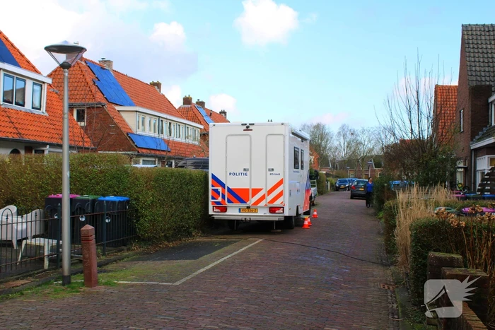 Forensische opsporing doet onderzoek in woning