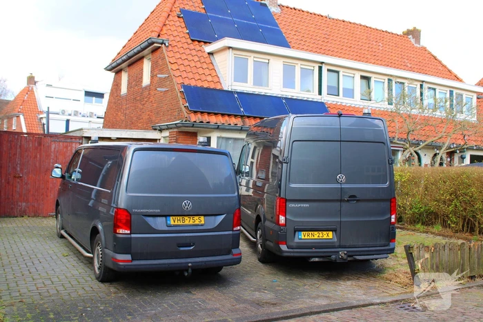 Forensische opsporing doet onderzoek in woning