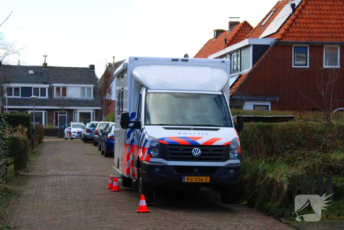 Forensische opsporing doet onderzoek in woning