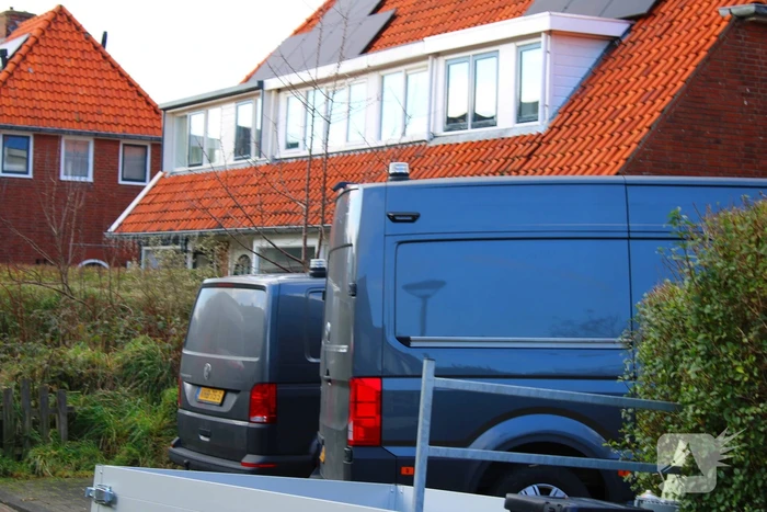 Forensische opsporing doet onderzoek in woning