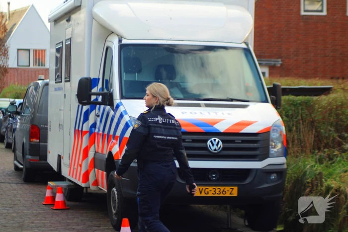 Forensische opsporing doet onderzoek in woning