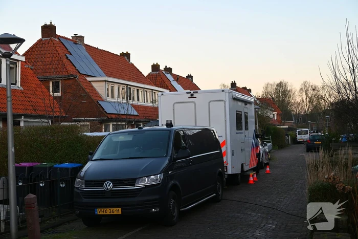 Forensische opsporing doet onderzoek in woning