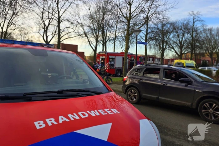 Hulpdiensten doen onderzoek en verrichten metingen in woning