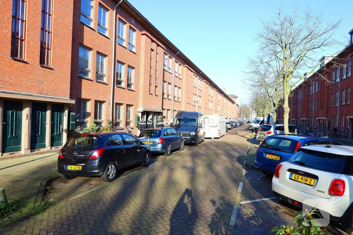 Onderzoek naar aantreffen overleden persoon, verdachte aangehouden