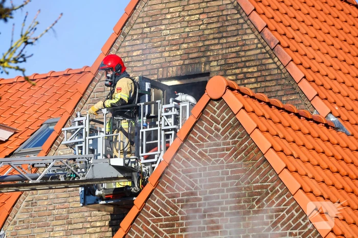Flinke rookontwikkeling bij brand in hoekwoning