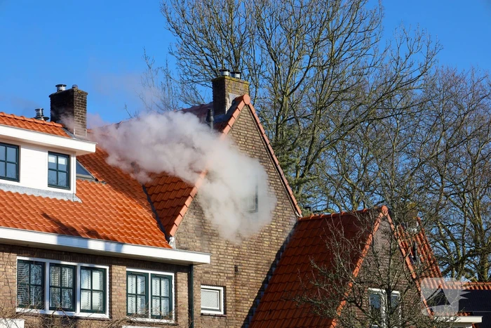Flinke rookontwikkeling bij brand in hoekwoning