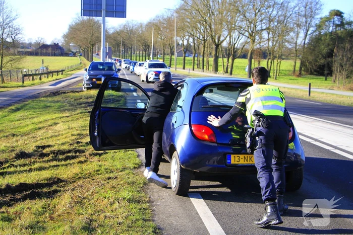 Wiel breekt af bij aanrijding tussen twee voertuigen