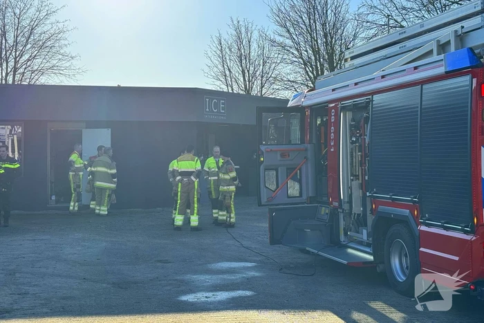 Brandweer schaalt op bij brand in tapijtwinkel