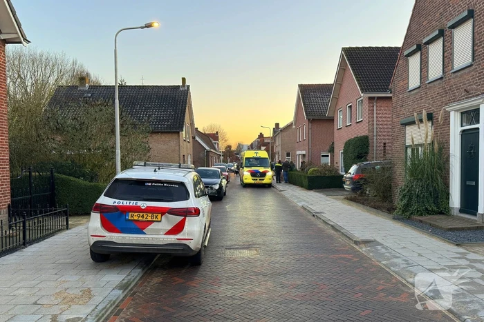 Quad bestuurder klapt achterop geparkeerde auto