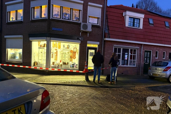 Onderzoek naar gewapende overval op klokkenwinkel