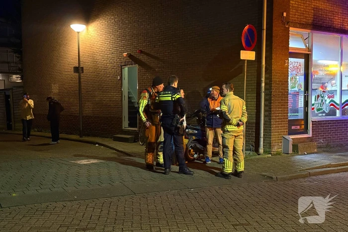 Bewoner ademt rook in bij doven van keukenbrand