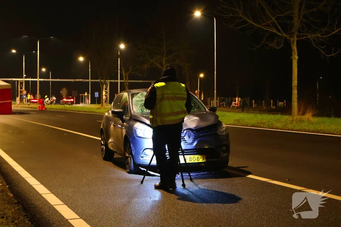 Persoon geschept door auto en overlijd op straat