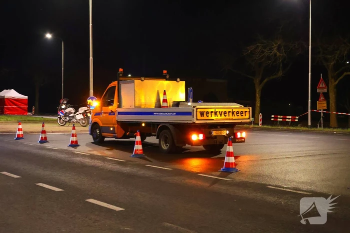 Persoon geschept door auto en overlijd op straat
