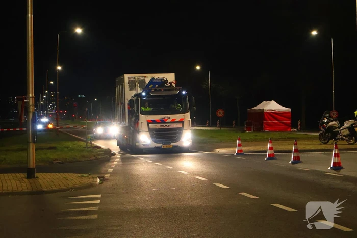 Persoon geschept door auto en overlijd op straat