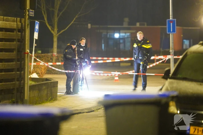 Steekincident op straat, meerdere personen meegenomen naar politiebureau