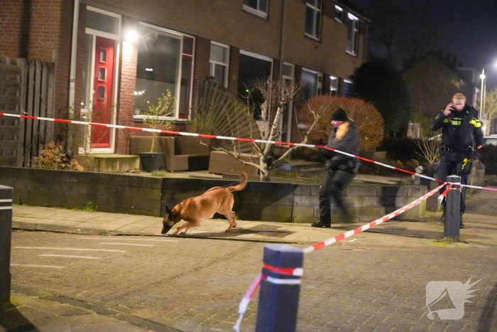 Steekincident op straat, meerdere personen meegenomen naar politiebureau