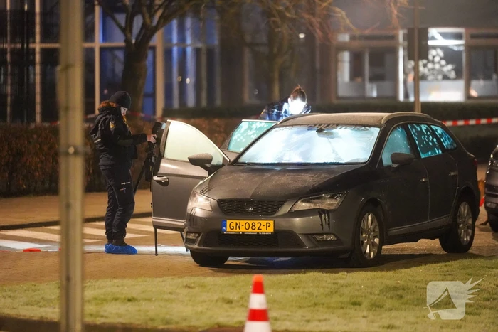 Steekincident op straat, meerdere personen meegenomen naar politiebureau