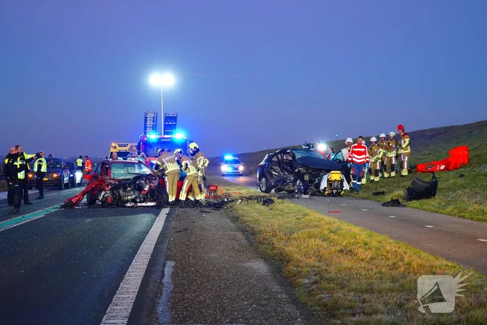 Zwaar ongeval op glad wegdek: dijk in beide richtingen dicht