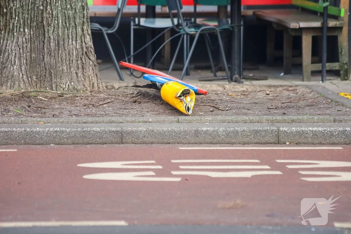 Kind bekneld onder tram