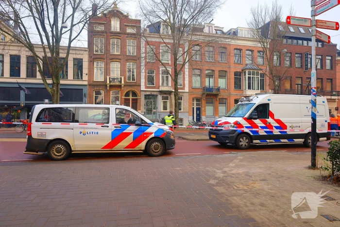 Kind bekneld onder tram