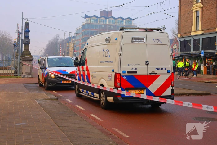 Kind bekneld onder tram