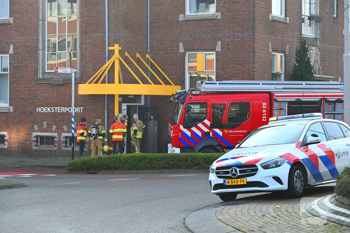 Meerdere brandweerwagens ingezet voor woningbrand