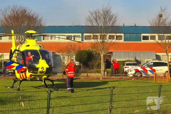Traumahelikopter landt in woonwijk