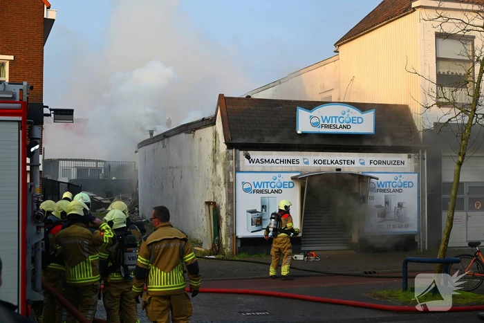 Flinke rookontwikkeling bij brand in winkel