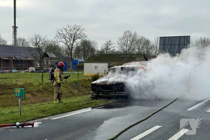 Amerikaanse pick-uptruck gaat in vlammen op