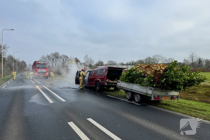 Amerikaanse pick-uptruck gaat in vlammen op