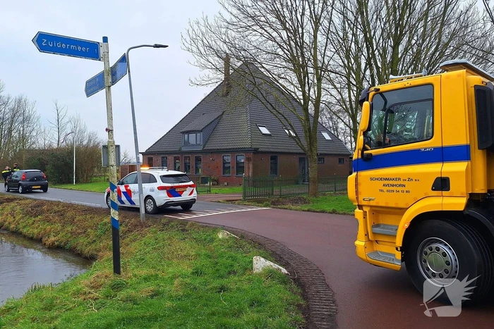 Auto belandt in sloot na aanrijding