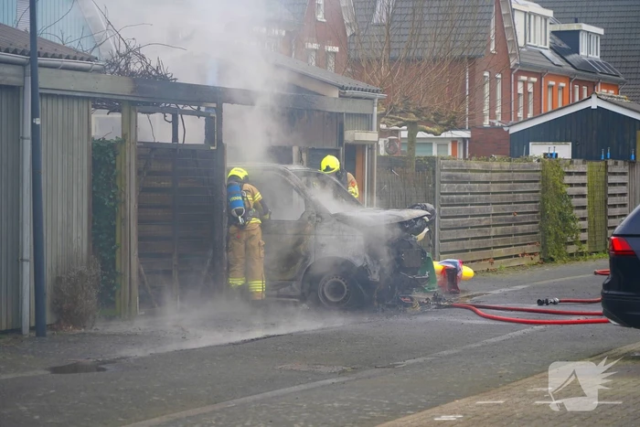 Veel schade door brand in bestelbus