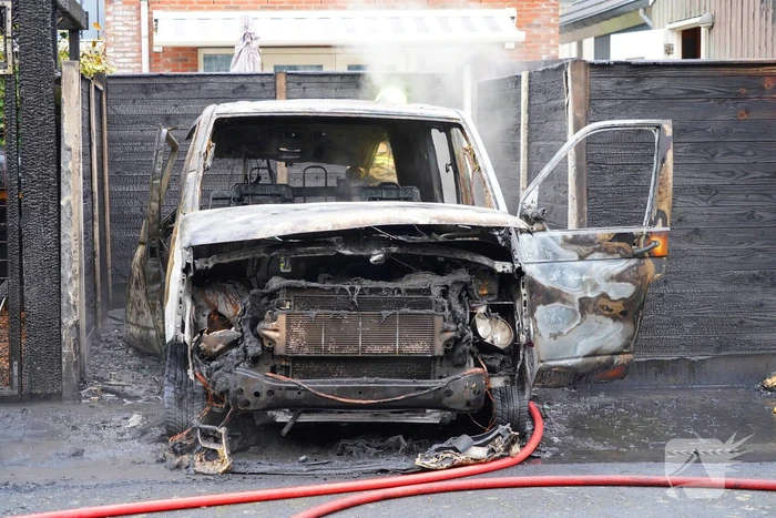 Veel schade door brand in bestelbus