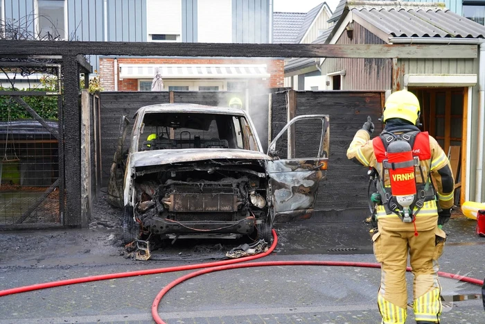 Veel schade door brand in bestelbus