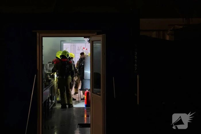 Brandweer blust keukenbrand in AZC