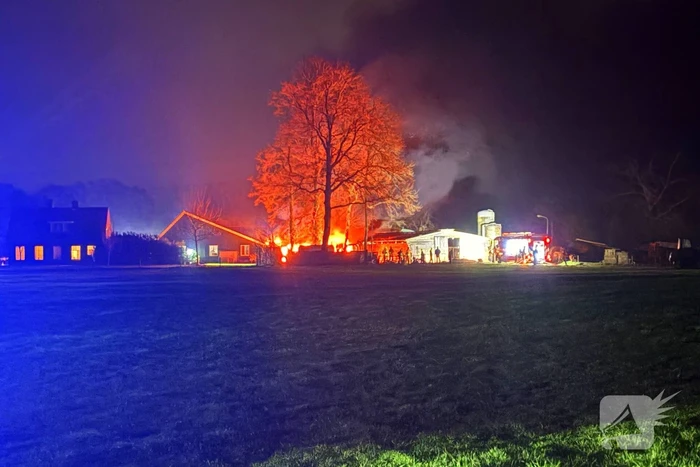 Brandweer ingezet voor grote brand in een schuur